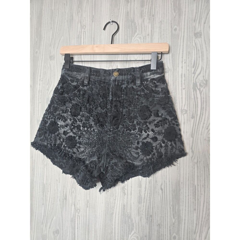 Free People Black Embroidered Denim Shorts Size 26 Floral Frayed Hem Boho - Picture 2 of 6